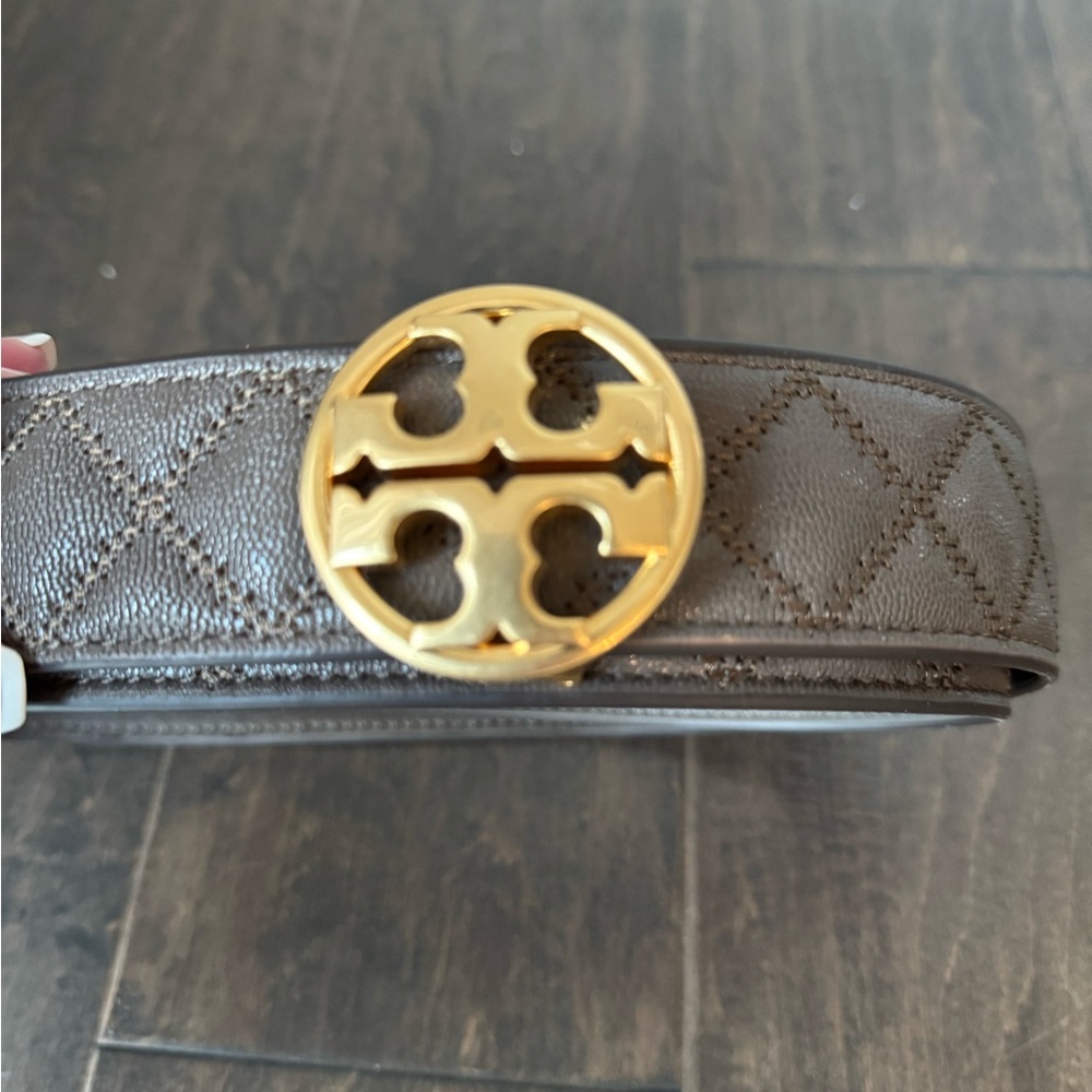 Tory Burch Gray/Brown Leather Belt with Gold Buckle.